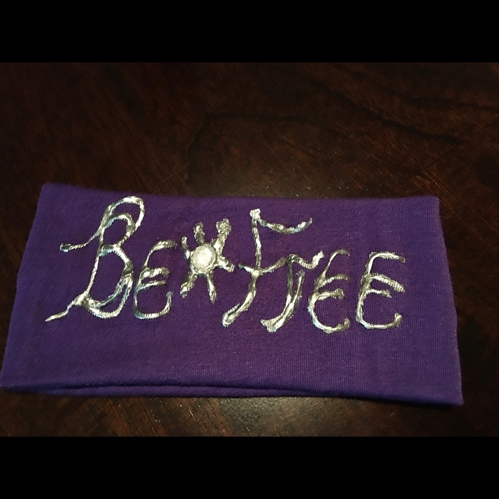 “Sporty head band.